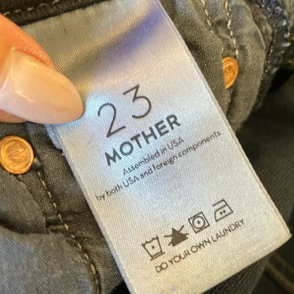 MOTHER jeans High Waisted Looker Ankle Fray. Wash: Last Call. EUC. Size 23. - Picture 3 of 6